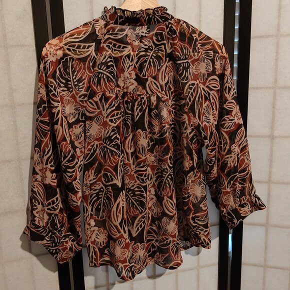 Evereve Kensie Floral Print Flowy Button Down Boho V-neck Sheer Ruffle Top - Picture 3 of 8